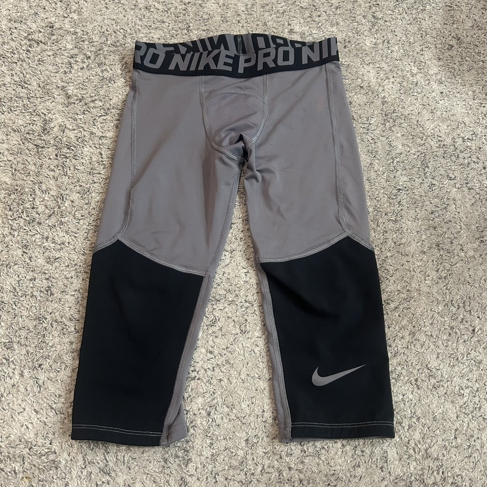 Nike Kids Pro Gray and Black Capri Leggings Youth medium